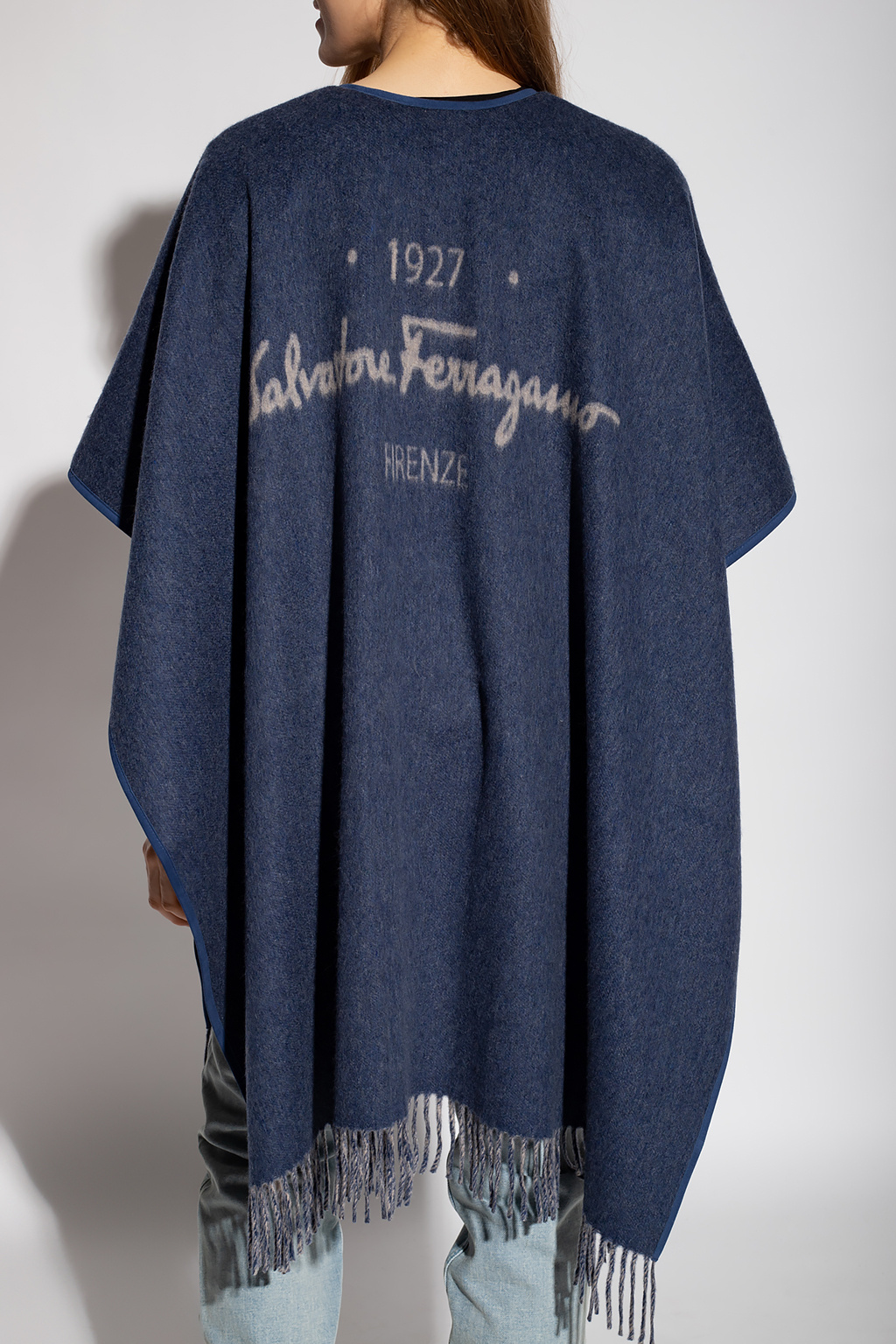 【関税&送料込】Salvatore Ferragamo Grey Stretch Cashmere Bl SALVATORE FERRAGAMO Cashmere Scarf - One Size – LuxAnthropy